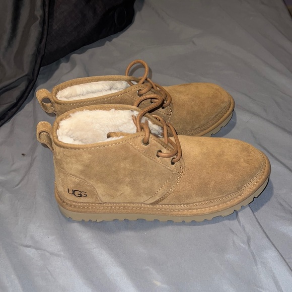 Women Ugg boots - Picture 1 of 3